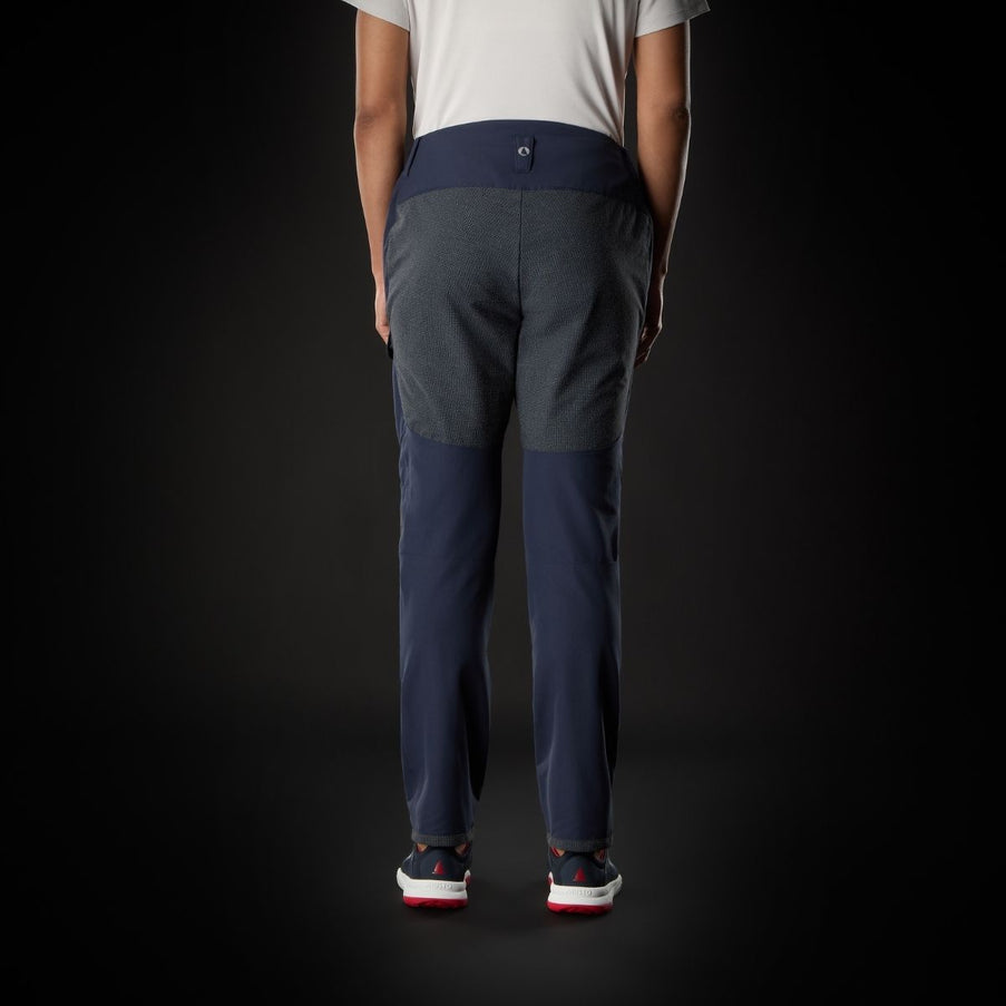 musto-zeilbroek-dames-evolution-performance-stretch-donkerblauw-onbody-achterkant