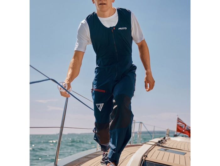 musto-zeilbroek-heren-br3-sport-salopette-donkerblauw-onbody-feature