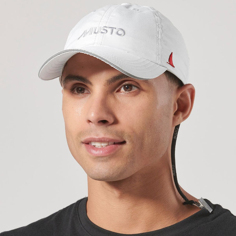 musto-pet-sneldrogende-essential-crew-wit-onbody1