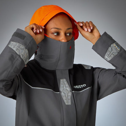 musto-zeiljas-dames-br3-pertex-offshore-donkergrijs-onbody-feature1